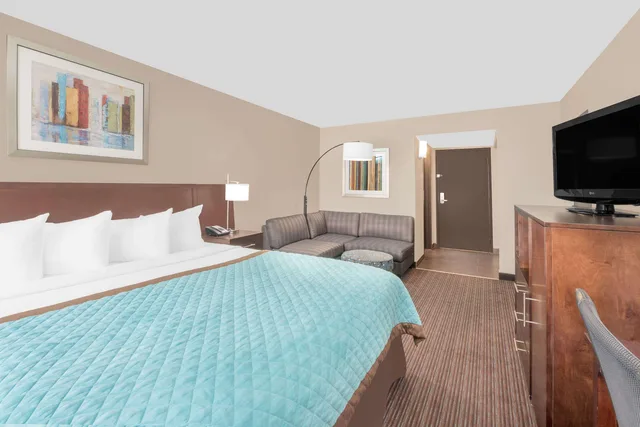 غرفة بسرير كينج، Wyndham Garden Midland 1/2