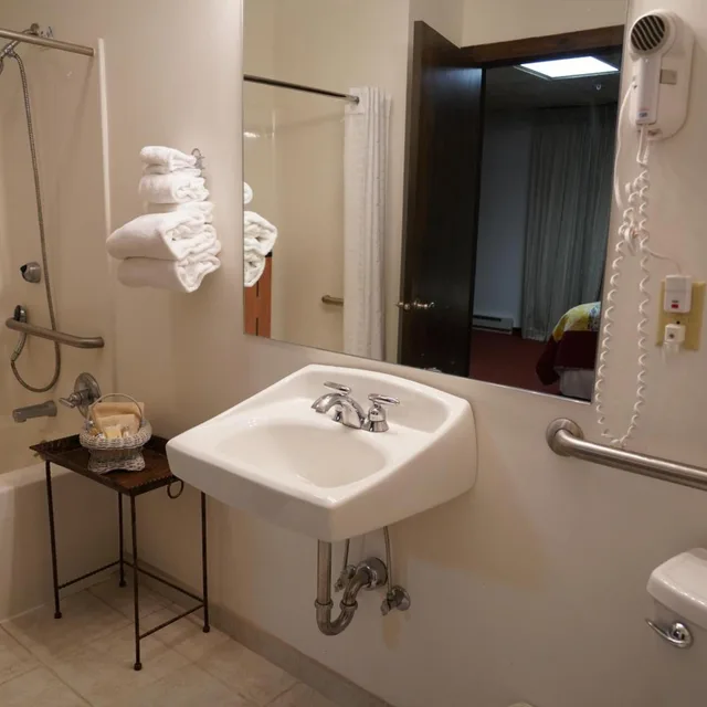 غرفة بسرير كوين لذوي الإعاقة، RiverBank Lodge 6/6