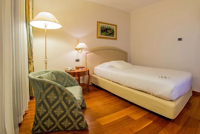 Standard, Single Bed, French Bed, Smoking، Best Western Hotel Globus City 2/2