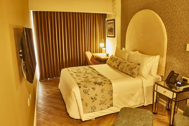 غرفة بسرير كوين بشرفة، Hotel Faranda Collection Cali 6/10