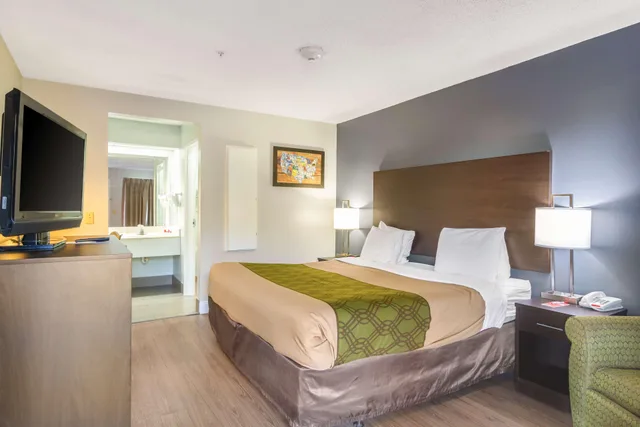 غرفة بسرير كينج، SureStay Hotel by Best Western Brunswick 1/3