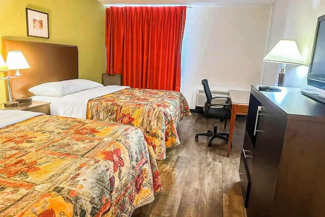 غرفة بسريرين مزدوجين، Jackson Hotel And Convention Center 4/7