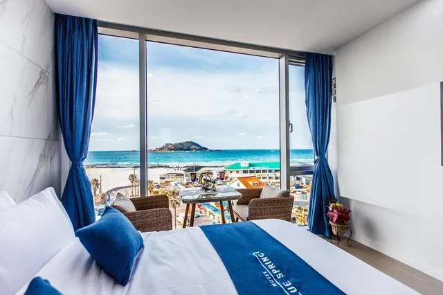 غرفة ديلوكس بسريرين منفصلين وسرير مزدوج وسرير فردي، Bluespring Boutique Hotel 1/1