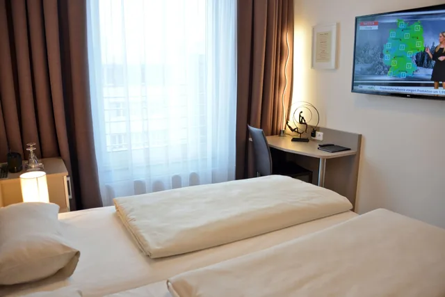 Budget, Twin Beds, No Elevator, Annex، Arthotel Munich 10/10