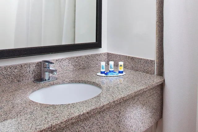 غرفة بسرير كينج لذوي الإعاقة، Fairfield Inn Suites By Marriott Houston Hobby Airport 2/2