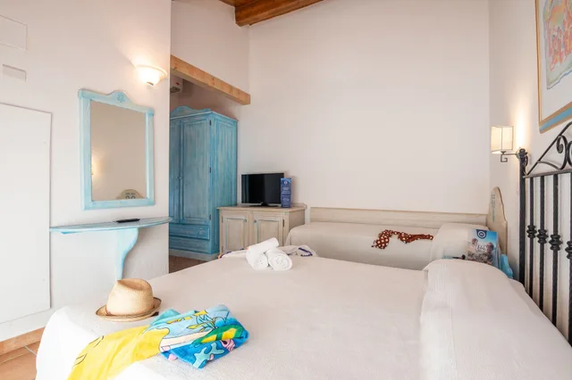 غرفة ثلاثية بسرير كوين وسرير فردي، TH San Teodoro Liscia Eldi Village 2/4