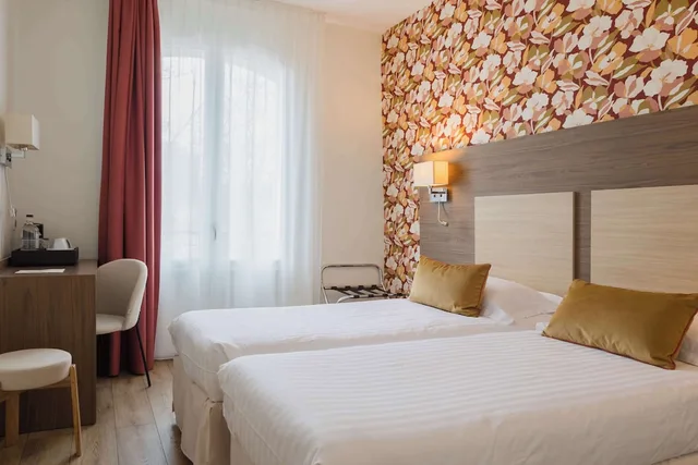 Superior, Queen Bed, Best Western Hotel De France 2/8