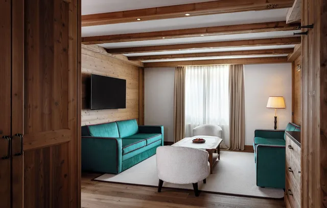 Suite, King Bed, Hotel Tyrol 3/7