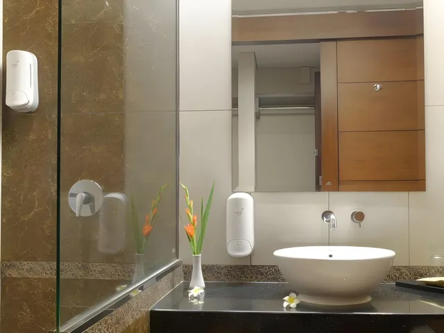 غرفة تنفيذية بسرير مزدوج وسريرين منفصلين، Sukajadi Hotel, Convention and Gallery 2/2