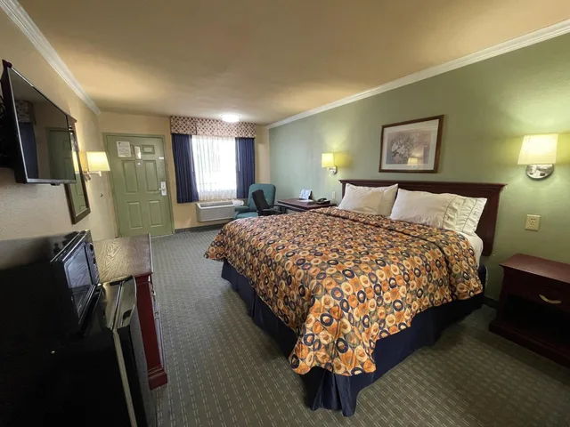 غرفة قياسية بسرير كينج، Americas Best Value Inn Houston Hobby Airport 1/3