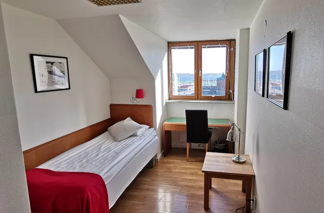 غرفة بسرير مزدوج مفردة بسرير فردي، Hotell Lysekil 1/10