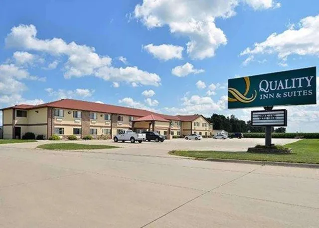 Upgrade, Suite, King Bed, Quality Inn & Suites Grinnell near University 1/1