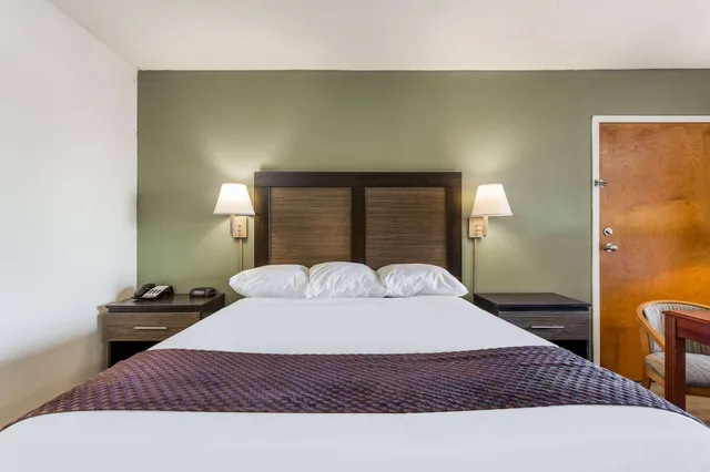 جناح بسرير كينج لذوي الإعاقة، Days Inn Suites By Wyndham Rocky Mount Golden East 5/7