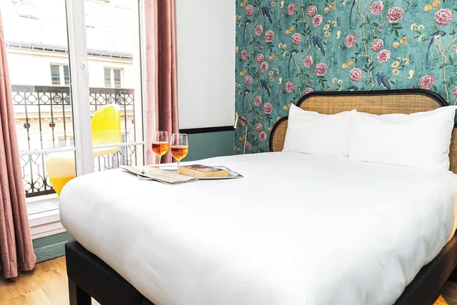 Room, Double Bed, Balcony, Vintage Paris Gare du Nord 3/7