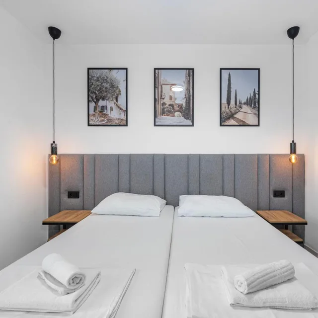 غرفة ديلوكس بسرير مزدوج بشرفة، Hotel Miran Pirovac 3/10