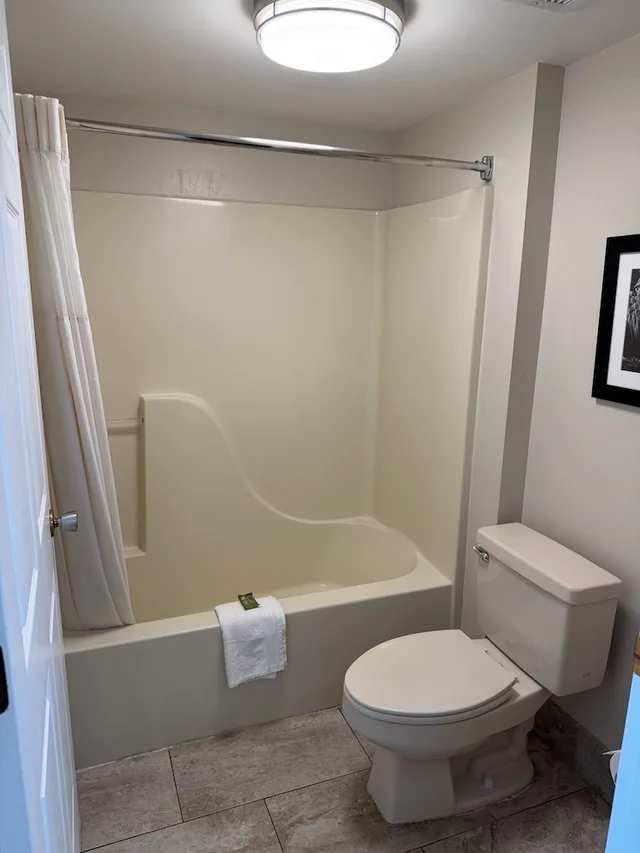 غرفة قياسية بسريرين كوين، Peach Tree Inn 6/9