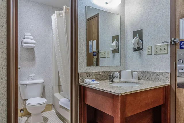 غرفة بسرير مزدوج، Days Inn by Wyndham La Crosse 9/10