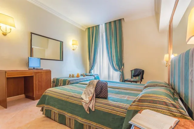 غرفة ثلاثية، Raeli Hotel Lux 5/10