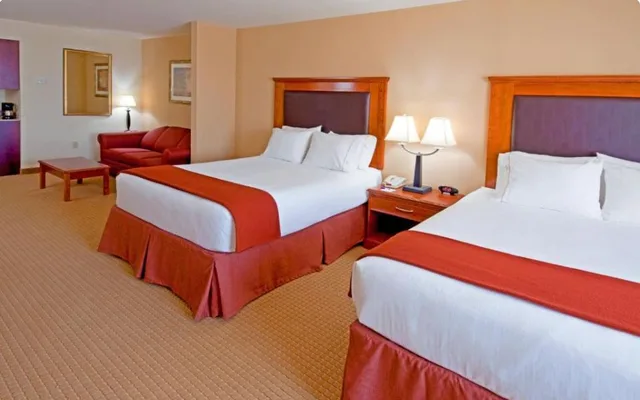 Standard, Double Bed, Holiday Inn Express Hotel Suites Latham 1/2