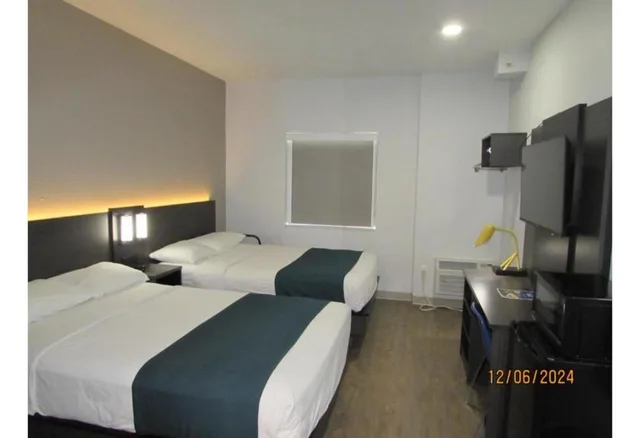 غرفة بسريرين مزدوجين لذوي الإعاقة، Motel6 West Des Moines, IA 1/4