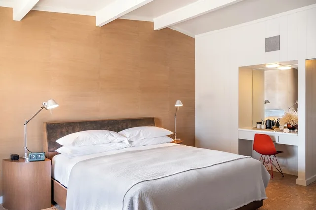 كوخ بسرير كينج، Birchwood Inn 1/2