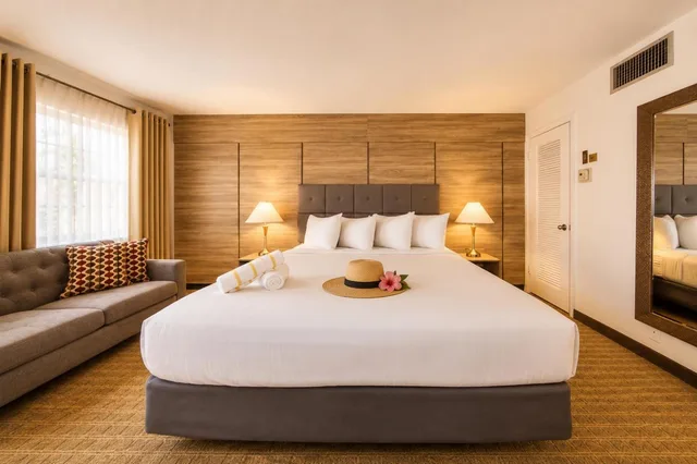 Studio, King Bed, Club Lux Resort By the Beach 2/8