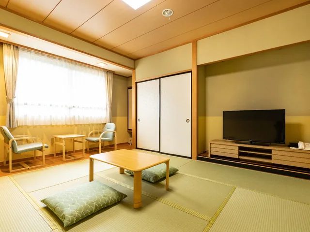غرفة يابانية اقتصادية بحمام مشترك بأرضية تاتامي في الملحق، Oedo Onsen Monogatari Naruko Onsen Kouunkaku 1/1