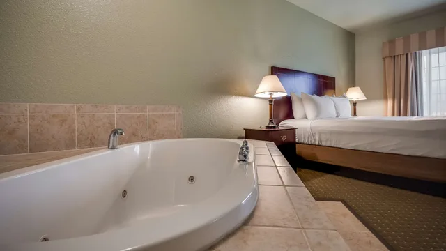 Standard, King Bed, Jetted Tub, Best Western Plus Bayshore Inn 9/9