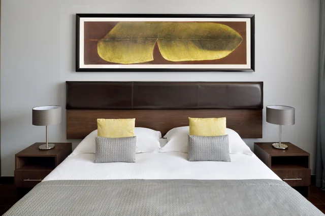 غرفة ديلوكس بسرير كينج، Movenpick Hotel Apartments Al Mamzar 5/10