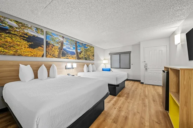 Standard, 2 Queen Beds, Days Inn by Wyndham Buena Park 4/9