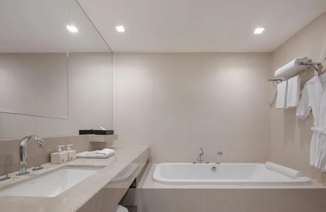 جناح تنفيذي بريفيليج بسرير كينج في طابق مرتفع، Vie Hotel Bangkok - Mgallery By Sofitel 5/9