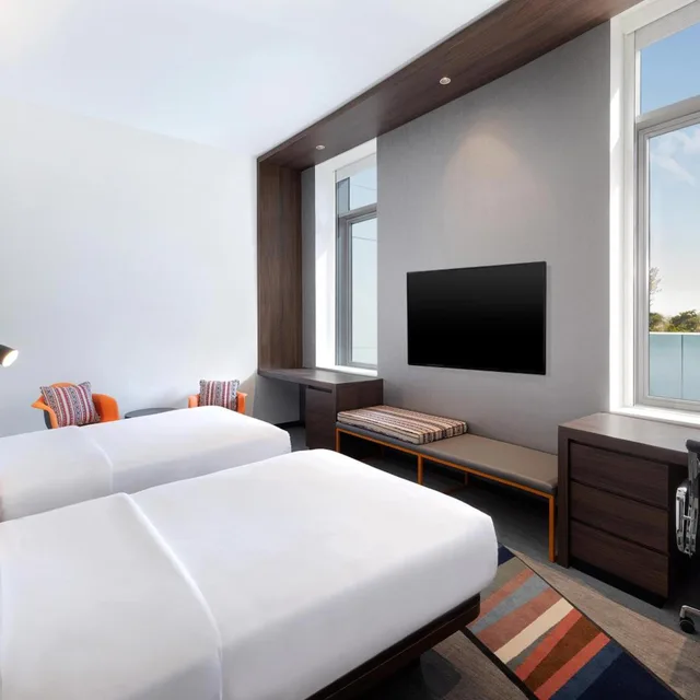 Aloft, Guest Room, Twin Beds، Aloft Al Mina 4/6