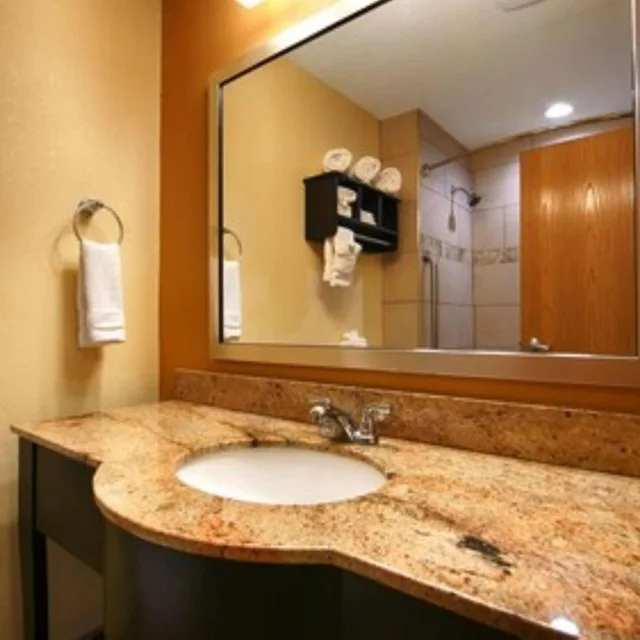 جناح بسرير كينج بغرفة نوم واحدة مع أريكة، Best Western Plus Whitewater Inn 3/4