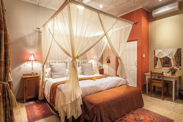 غرفة فاخرة بسريرين منفصلين بإطلالة على الجبل، De Zeekoe Guest Farm 5/10
