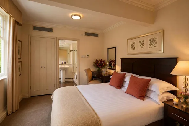غرفة سوبيريور بسرير مزدوج، Macdonald Frimley Hall Hotel And Spa 4/6