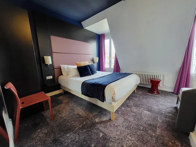 غرفة عائلية رباعية بسرير مزدوج وسريرين منفصلين، Accueil Hotel Paris Pigalle Montmartre 6/10