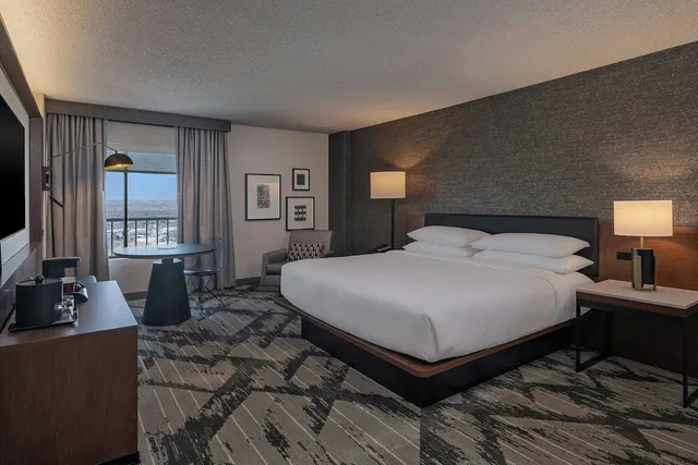 غرفة بسرير كينج، Sheraton Albuquerque Airport Hotel 2/17