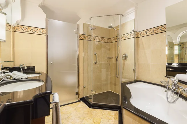 غرفة كلاسيكية بسرير كوين بإطلالة على الحديقة بشرفة، Castillo Hotel Son Vida, a Luxury Collection Hotel, Mallorca 4/4