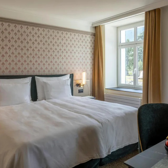 Double Bed, Cresta Palace 1/7