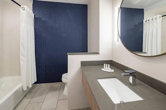 غرفة بسريرين كوين بحوض استحمام لذوي الإعاقة، Fairfield Inn & Suites by Marriott Savannah I-95 North 3/3