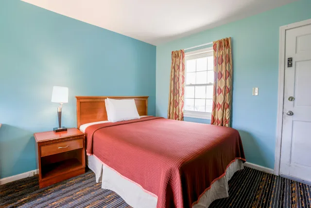Room, Queen Bed, Smoking, Relax Inn By OYO Natural Bridge I-81 1/9