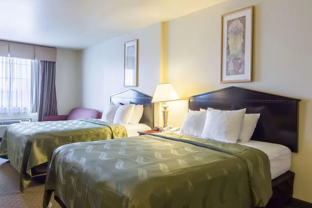 جناح بسريرين كوين، Quality Inn & Suites Alma I-40 1/3