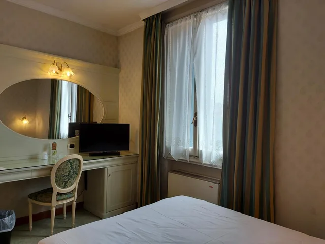 Compact، Phi Hotel Canalgrande 5/8
