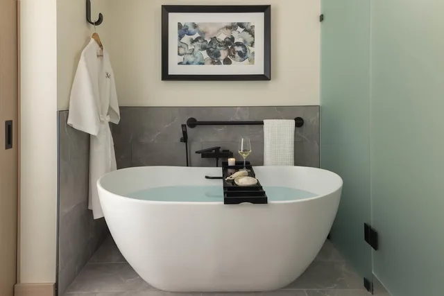 جناح رئاسي بسرير كينج بشرفة لذوي الإعاقة، Casa Mani Resort Napa Valley, Curio Collection by Hilton 10/10