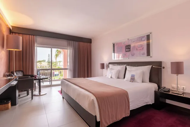 غرفة بسريرين منفصلين بإطلالة على المسبح، Vila Gale Praia 5/10