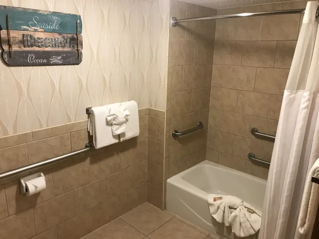 Room, 2 Queen Beds, Ocean Front, Kitchen, Accessible، Sun Viking Lodge 1/1