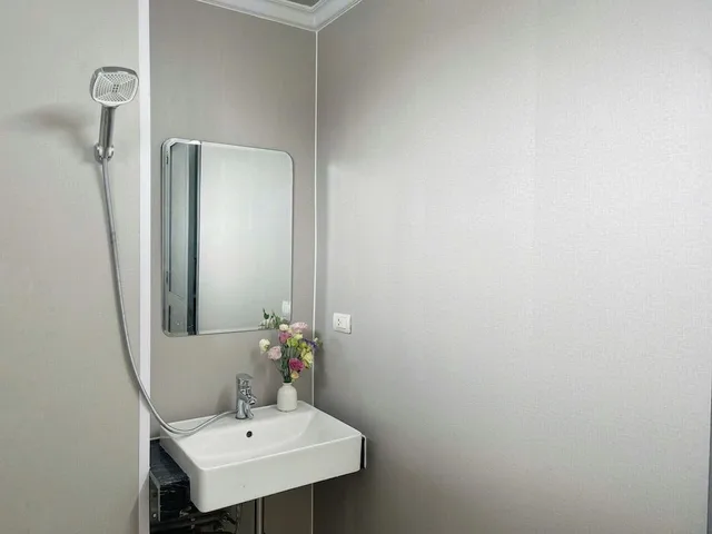 غرفة ديلوكس بسرير كوين بغرفة نوم واحدة، Hanoi Quarter Life Hostel 2/3