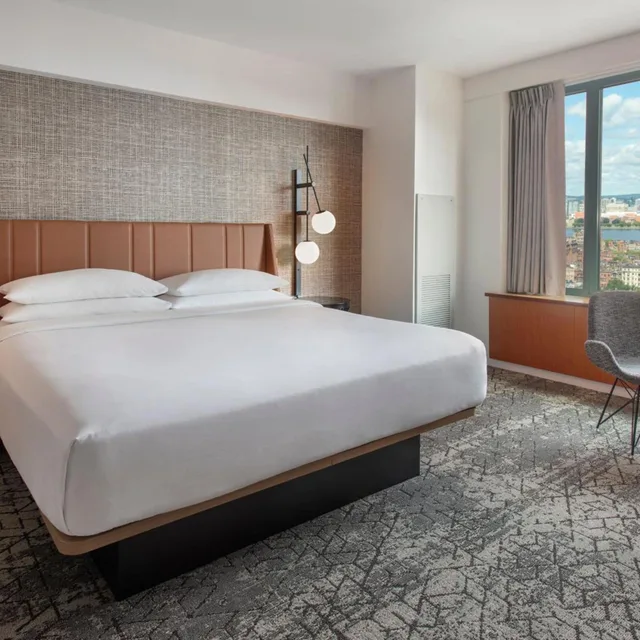 غرفة بسرير كينج بإطلالة على النهر، SHERATON BOSTON HOTEL 2/6