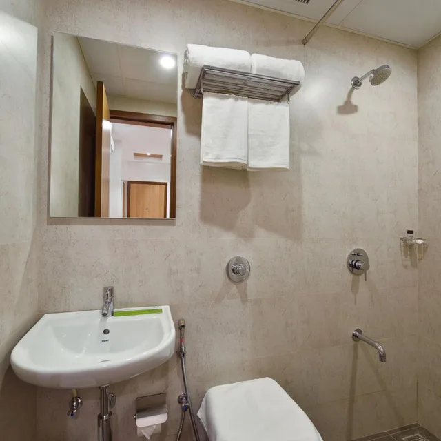 غرفة سوبيريور مفردة، Hotel Leafio Mumbai 4/17
