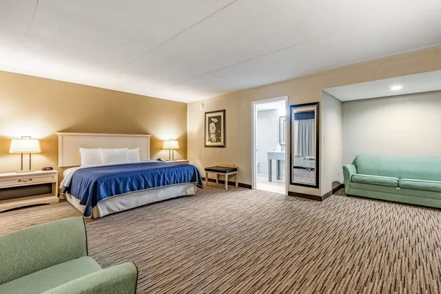 جناح بسرير كينج مع أريكة، Surestay Hotel By Best Western Tupelo North 2/3